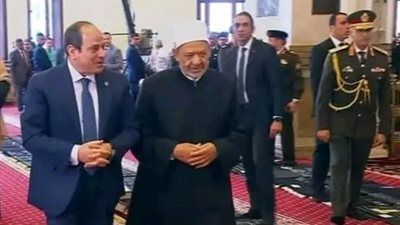الرئيس السيسي يؤدي صلاة الجمعة بمسجد المشير طنطاوي احتفالًا بيوم الشهيد