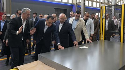 رئيس الوزراء يفتتح أعمال تطوير و توسعات مصنع قنديل للصلب