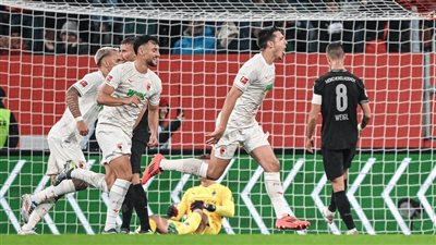 بوروسيا مونشنغلادباخ يكتسح فيردر بريمين برباعية في الدوري الألماني 