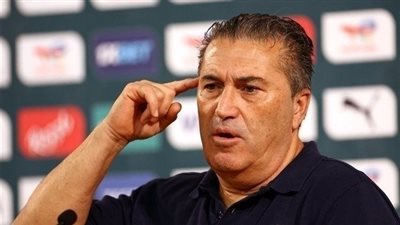 بيسيرو يعقد جلسة مع اللاعبين قبل مواجهة الزمالك وسيراميكا بكأس مصر 