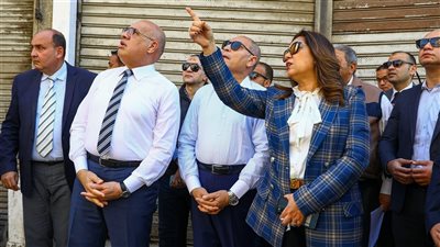 وزيرة التنمية المحلية ومحافظ القاهرة يتفقدان بدء أعمال تنفيذ المرحلة الأولى من تطوير سوق العتبة بالموسكي
