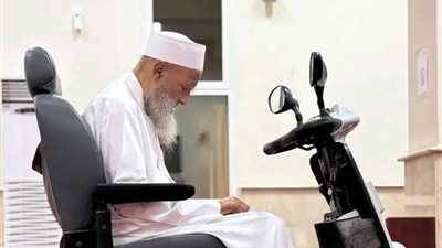 نقل الشيخ أبو إسحاق الحويني إلى المستشفى بعد تدهور حالته الصحية