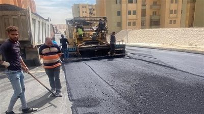 الإسكان: تنفيذ أعمال تطوير ورفع كفاءة طرق بمدينتي 15 مايو والشروق