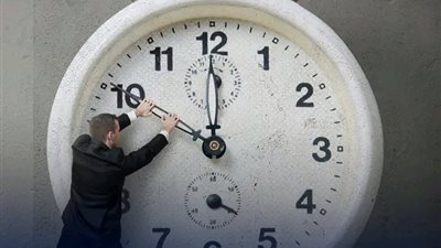 التوقيت الصيفي في مصر 2025: موعد التطبيق وأسباب العودة