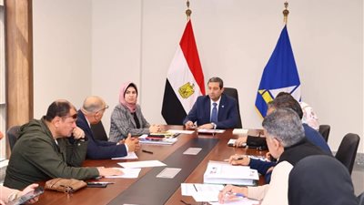 محافظ دمياط يتابع ملف تقنين وضع اليد على الأراضي الزراعية