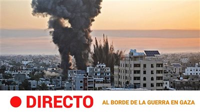 صحفيو غزة يحيون اليوم العالمي لحرية الصحافة رافعين صور زملائهم الشهداء