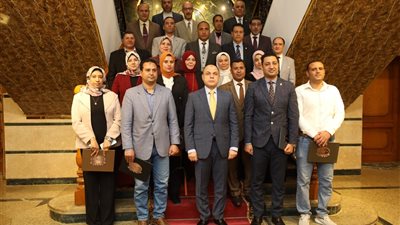 محافظ كفرالشيخ يكرم أوائل الحاصلين على برامج تدريب مركز التنمية المحلية بسقارة