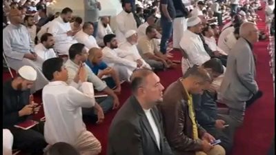 توافد المصلين لتشييع الشيخ أبو إسحاق الحويني في قطر وسط حضور مهيب