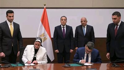 مصر توقع اتفاقية لإنشاء محطة رياح بقدرة 500 ميجاوات في خليج السويس