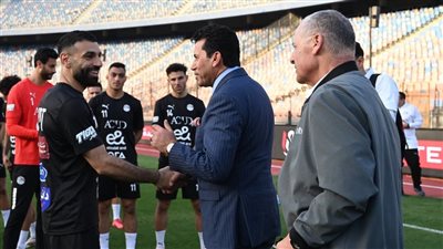 وزير الرياضة يدعم منتخب مصر في مرانه الأخير قبل مواجهة إثيوبيا بالمغرب