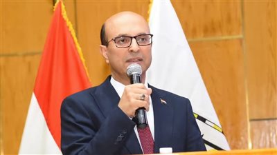 رئيس جامعة أسيوط يشيد بإنجازات القيادة ويهنئ الرئيس السيسي بذكرى استعادة طابا