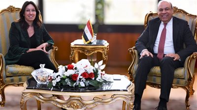 الحفني يبحث مع مسئولي شركة مطارات أبوظبي سُبل التعاون المشترك وتطوير المطارات المصرية