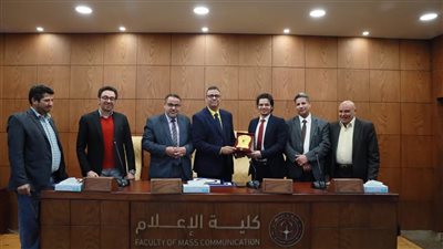 إعلام الأزهر تكرّم أعضاء هيئة التدريس المُرقّين والحاصلين على الدكتوراه حديثًا