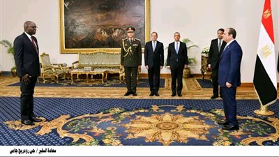 السيسي يشهد أداء اليمين الدستورية للسفراء الجدد ويتسلم أوراق اعتمادهم