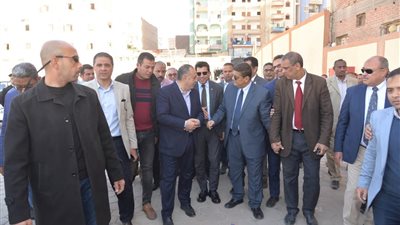 محافظ أسيوط ووزير الرياضة يتفقدان مركز شباب منفلوط استعدادًا للافتتاح