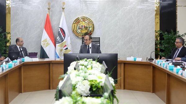 خلف الحدث