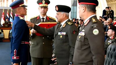 وزير الدفاع يشهد حفل انتهاء فترة الإعداد العسكري لطلبة الأكاديمية العسكرية 