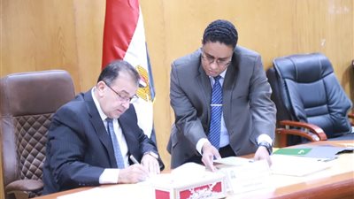 رئيس جامعة جنوب الوادي يعتمد نتائج جوائز الجامعة للعام الجامعي2024/2025