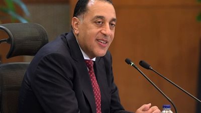 وزير الداخلية يهنئ رئيس مجلس الوزراء بعيد الفطر المبارك