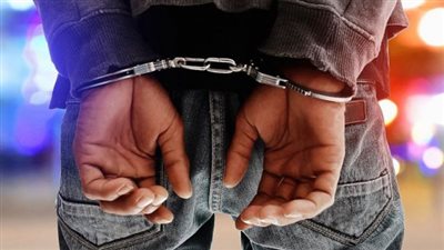 القبض على رجل استدرج طفلًا في مدينة 6 أكتوبر بحجة شراء الحلوى
