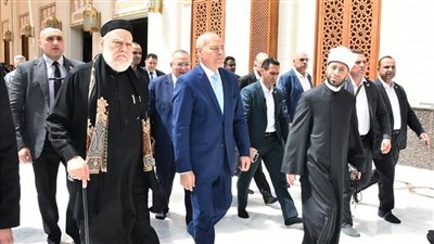 وزير الأوقاف ومحافظ القاهرة يؤديان آخر صلاة جمعة في رمضان بالسيدة نفيسة