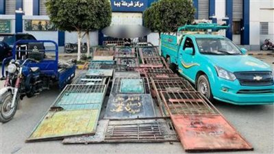 ضبط تشكيل عصابي متخصص في سرقة أبواب حديدية من المقابر ببني سويف