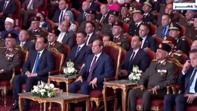 الرئيس السيسي يشارك أطفال شهداء القوات المسلحة والشرطة الاحتفال بعيد الفطر المبارك