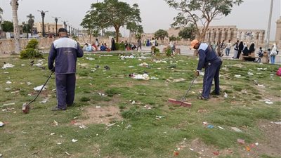 الأقصر | حملة نظافة بساحة سيدي أبو الحجاج بعد إنتهاء اليوم الأول من عيد الفطر المبارك