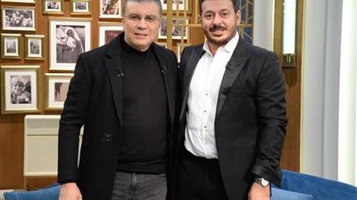 مصطفى شعبان ينهار بالبكاء على الهواء وعمرو الليثي ينهي الحلقة تقديرًا لمشاعره