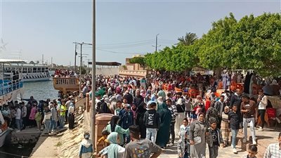 توافد المواطنين على حديقة الأسرة والرحلات النيلية بدسوق 