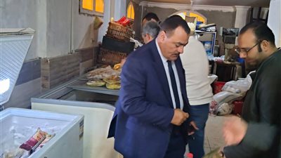 حملة مكثفة بدمياط تطيح بنصف طن لحوم ودواجن فاسدة في 4 مطاعم