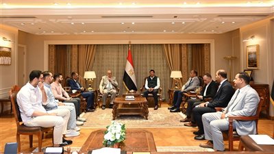 وزير الرياضة يُكرم أبطال سلاح السيف بعد التتويج بذهبية العالم