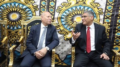 محافظ القاهرة يشارك في احتفالات الجيزة بعيدها القومي ويؤدي صلاة الجمعة بقرية عرب أبو عريضة