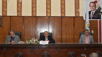   محافظ أسيوط يوجه بتكثيف الجهود داخل الفصول الدراسية وتدريب المعلمين خلال الإجازة الصيفية