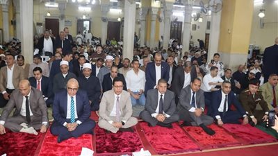 محافظ القليوبية ورئيس جامعة بنها ومدير أمن القليوبية يؤدون صلاة عيد الفطر المُبارك بمسجد ناصر بمدينة بنها