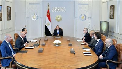 الرئيس السيسي يناقش مشروعات النقل المستدام مع شركة ألستوم الفرنسية
