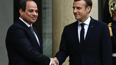 السيسي وماكرون يعلنان شراكة استراتيجية ويؤكدان رفض تهجير الفلسطينيين
