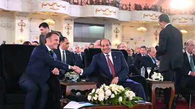 السيسي وماكرون يشهدان منتدى رجال الأعمال المصري الفرنسي.. 