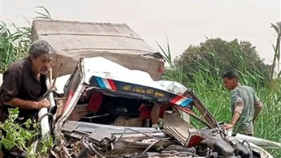 إصابة 11 عاملًا في انقلاب سيارة ربع نقل بطريق أسيوط  ديروط الزراعي