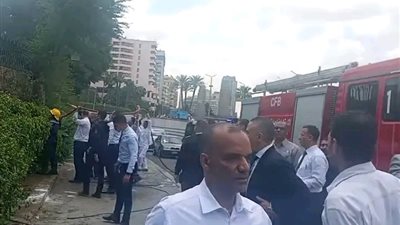 السيطرة على حريق في أشجار بفندق شهير بكورنيش التحرير
