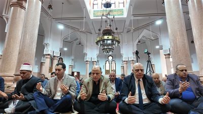 محافظ كفرالشيخ يؤدى صلاة الجمعة.. ويتفقد أعمال التطوير بمسجد النصر «الملك»