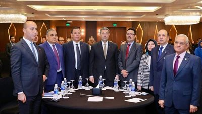 رئيس جامعة كفر الشيخ يشارك في مؤتمر يستعرض أهم التجارب العالمية بمجال التعليم
