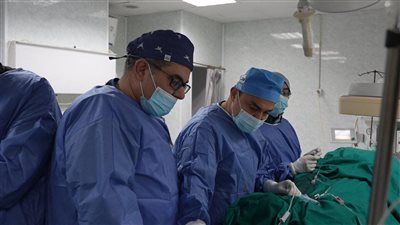 وحدة القسطرة التداخلية بمستشفى المنصورة الجامعي تبث عملية علاجية نادرة أمام 800 طبيب