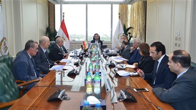 وزير التموين يبحث مع الإسكندرية للزيوت خطط التوسع واستقرار الأسعار