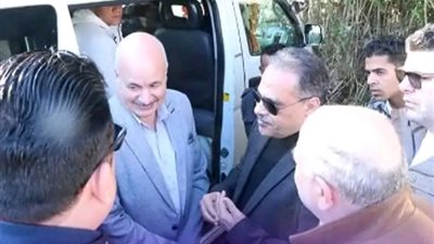 حقيقة صفع محافظ الشرقية لمواطن على وجهه خلال جولة ميدانية 