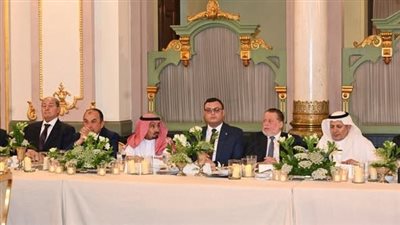 وزير الإسكان يشارك في جلسة حوارية لتعزيز التعاون العقاري بين مصر والسعودية