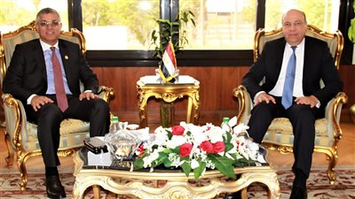 الحفني  يبحث مع رئيس المنظمة العالمية للأرصاد الجوية تعزيز التعاون المشترك 