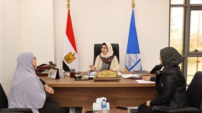 نائب محافظ دمياط تناقش تجهيزات معرض 