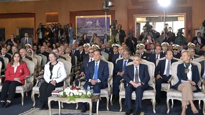 رئيس الوزراء يشهد احتفالية قناة السويس ويعلن عن حزمة مشروعات وخدمات جديدة