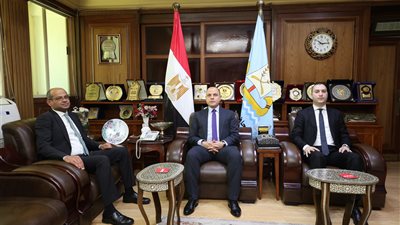 محافظ كفرالشيخ يستقبل رئيس البورصة المصرية ويشيد بدور السوق المالية